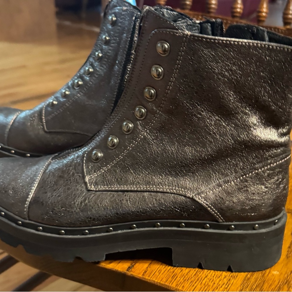 Kanna Black Textured Footwear